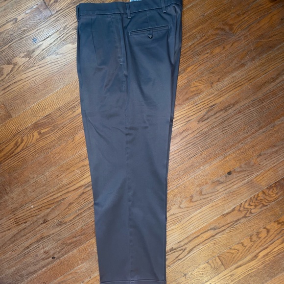 Dockers classic fit D3 navy khaki pants. Waist 34 length 30 - Picture 3 of 6